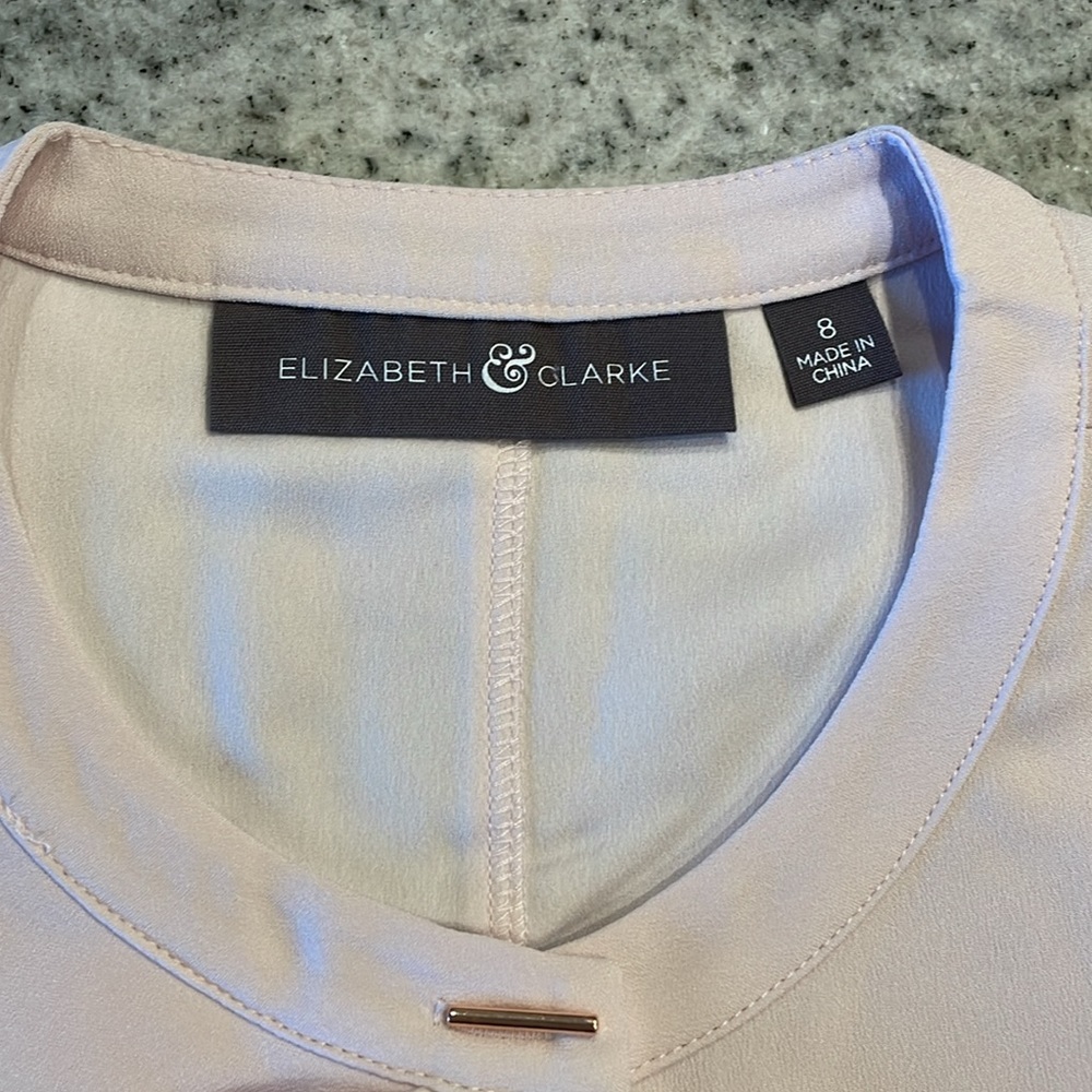 Elizabeth & Clarke. Size 8. Light pink top. NWOT.